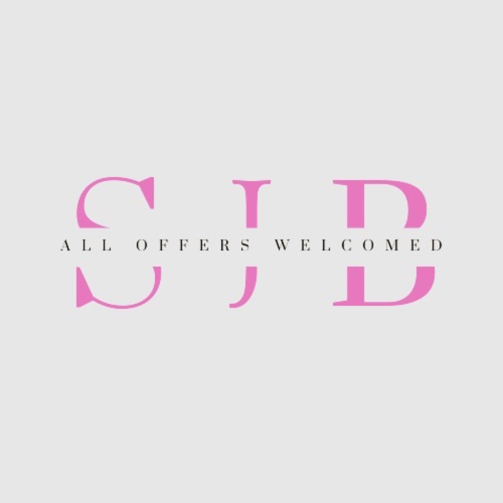 Welcome to my closet! I'm so happy you're here.